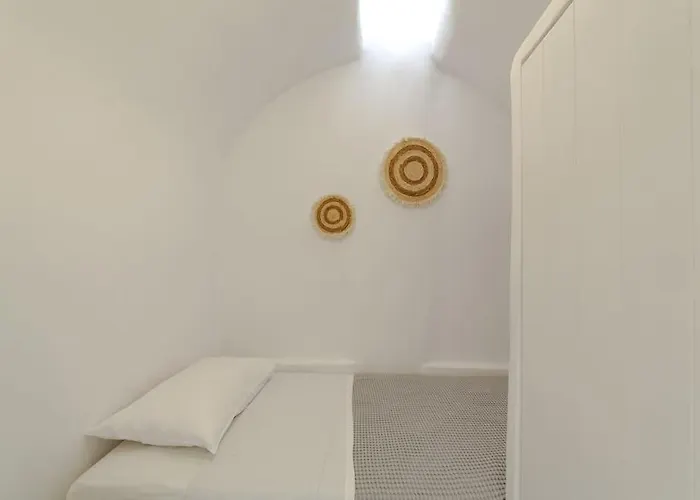 Elegant Cycladic * Emporio (Santorini)